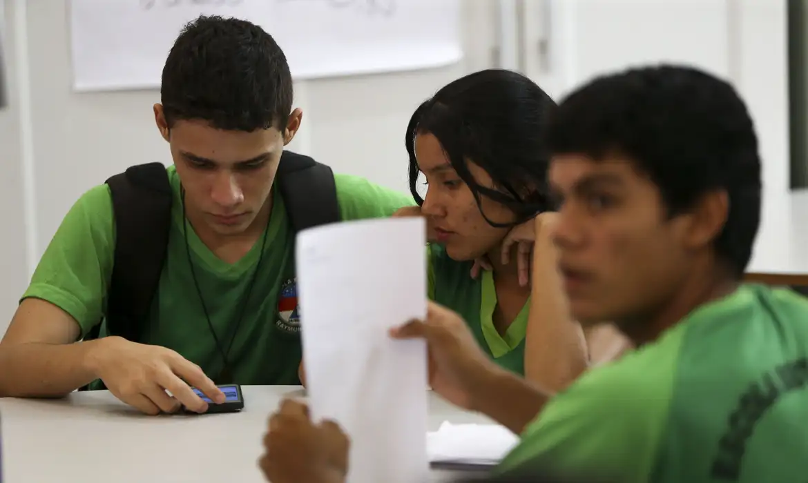 inclusao-digital-no-brasil-e-feita-pela-metade-mostra-pesquisa