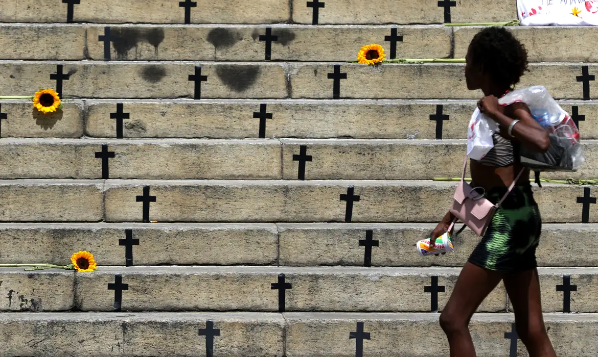 mortes-violentas-caem-82-no-pais-em-2025-feminicidios-aumentam-4