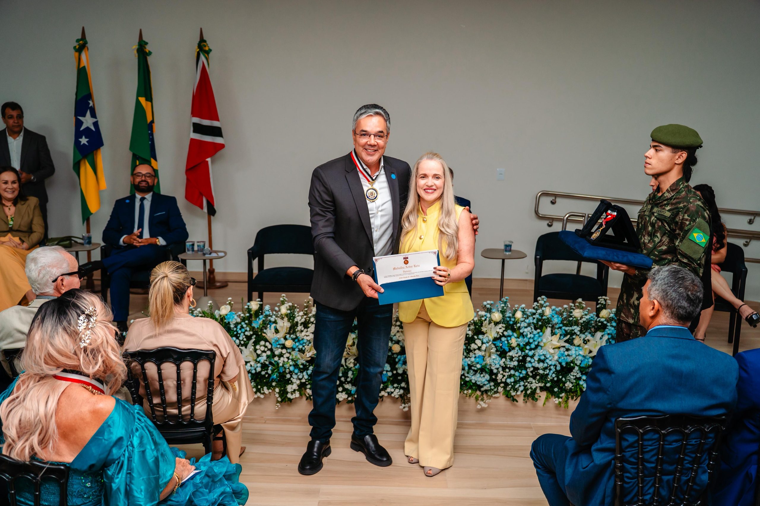 prefeito-sergio-reis-e-homenageado-com-medalha-artur-reis-no-centenario-do-avo