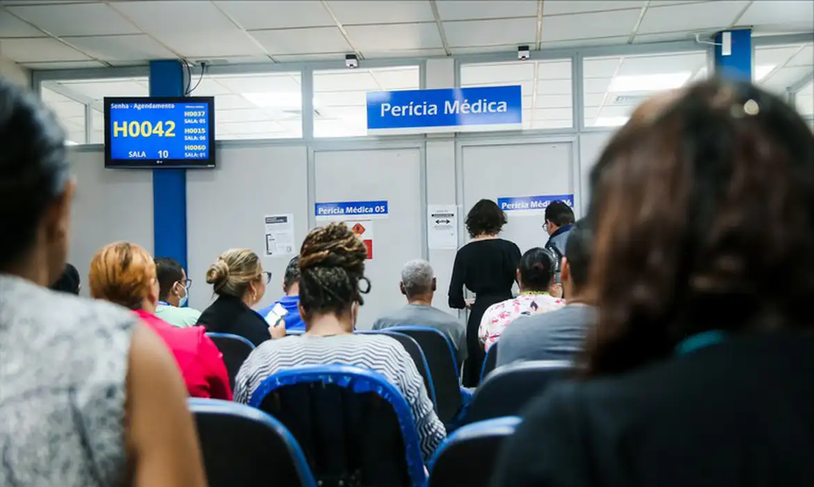 fila-de-espera-do-inss-cai-para-12-milhao-de-requerimentos