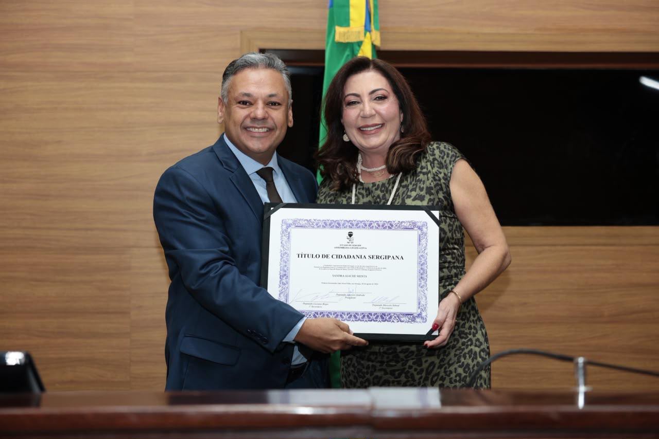 ibrain-de-valmir-concede-titulo-de-cidadania-sergipana-a-sandra-aiache-menta