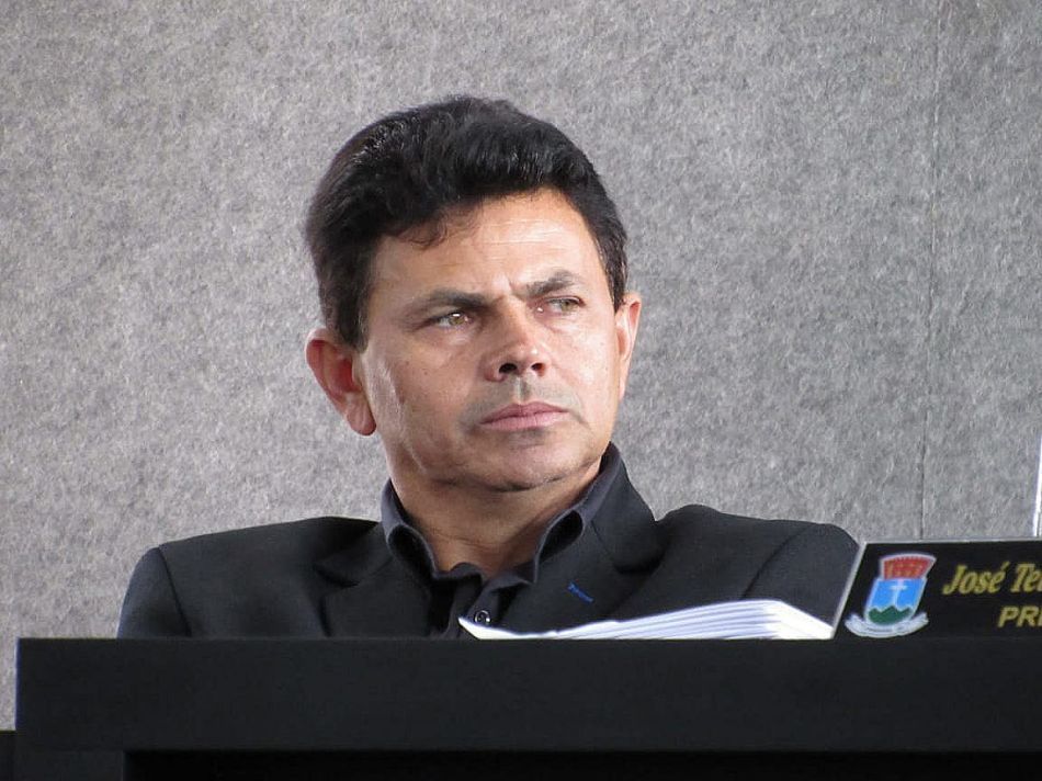 nas-redes-sociais-valmir-publica-propria-queda-nas-pesquisas-e-virada-de-fabio