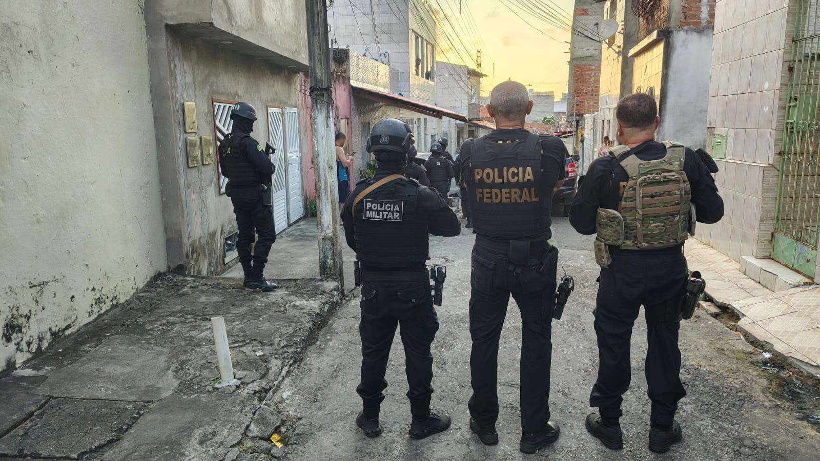 com-23-mandados-de-prisao-operacao-combate-trafico-interestadual-de-drogas-e-lavagem-de-dinheiro
