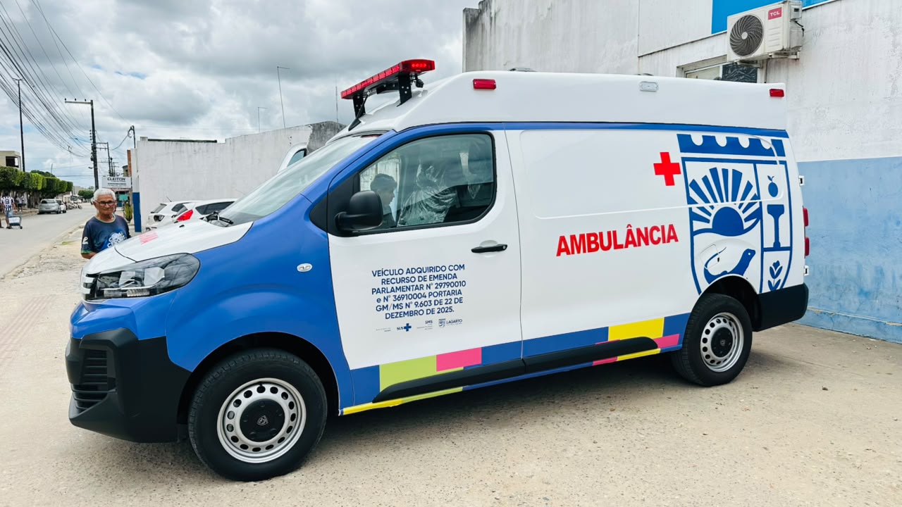 saude-de-lagarto-entrega-nova-ambulancia-para-atendimento-na-colonia-treze
