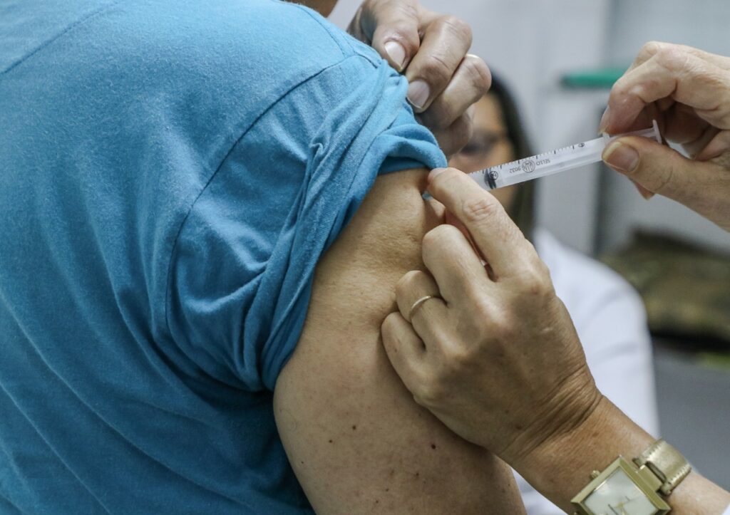 sergipe-amplia-vacinacao-com-pneumo-20-para-pessoas-com-85-anos-ou-mais