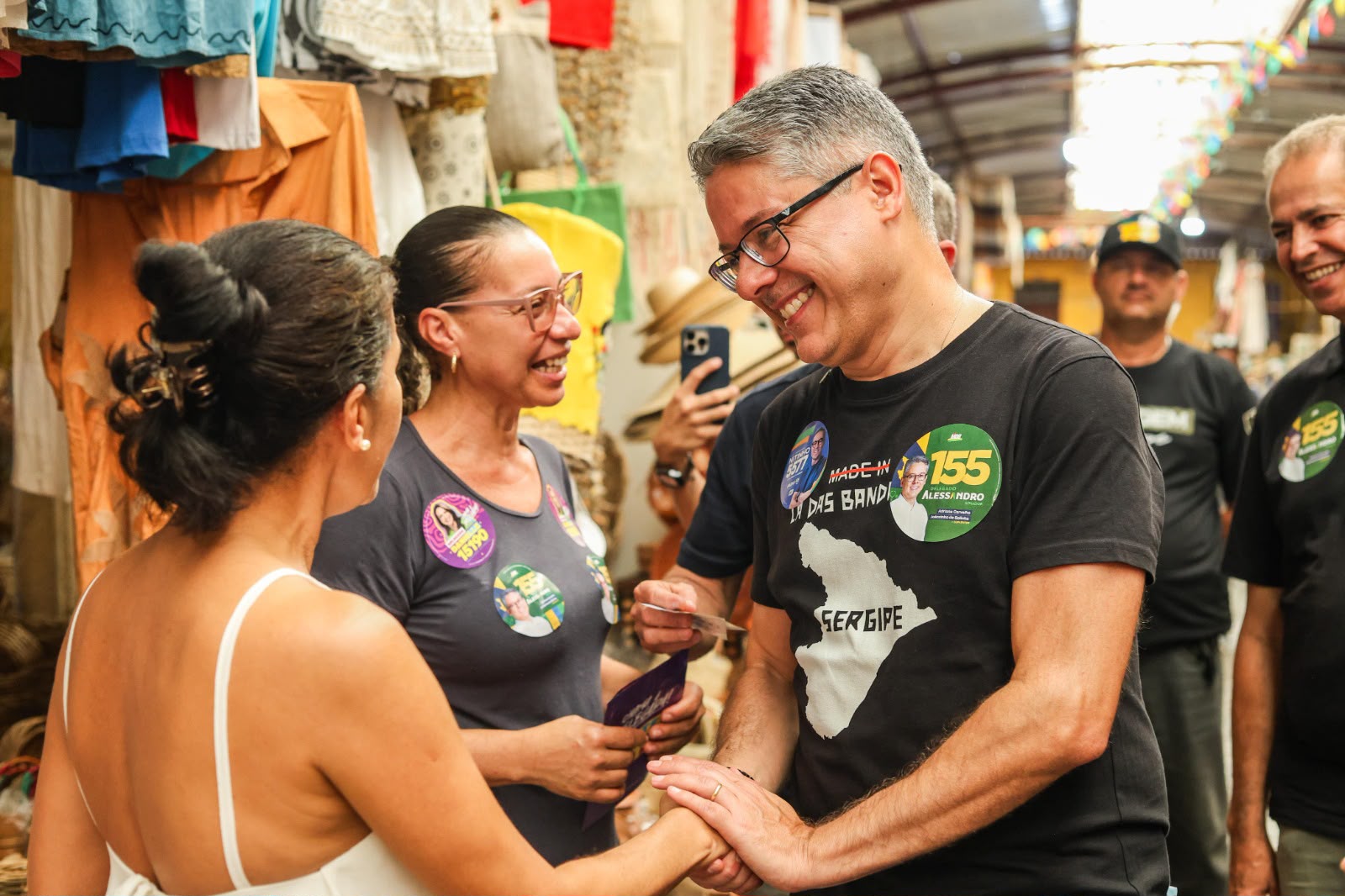senador-ficha-limpa-populacao-manifesta-apoio-a-delegado-alessandro-durante-caminhada-pelo-centro-de-aracaju